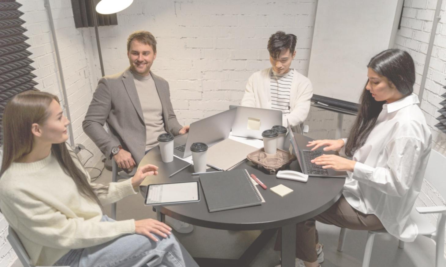 Séance de travail collaboratif pour l'identification d'opportunités commerciales